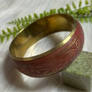 Vintage enamel embossed brass tone bangle bracelet